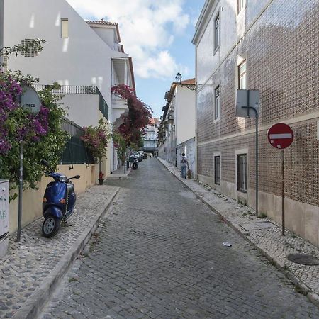 Lovelystay - Sunny Flat W/ Balcony Overseeing Graca And River Lisboa Exterior foto