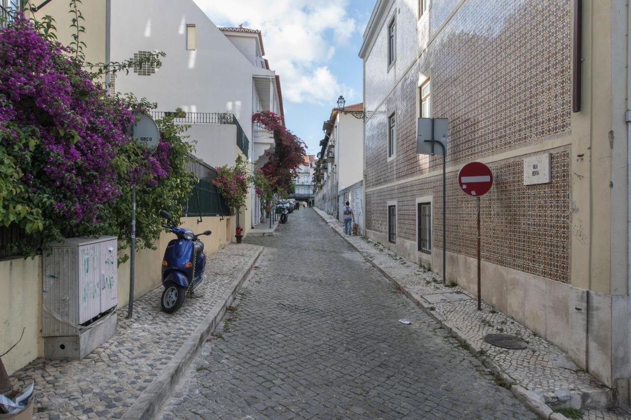 Lovelystay - Sunny Flat W/ Balcony Overseeing Graca And River Lisboa Exterior foto
