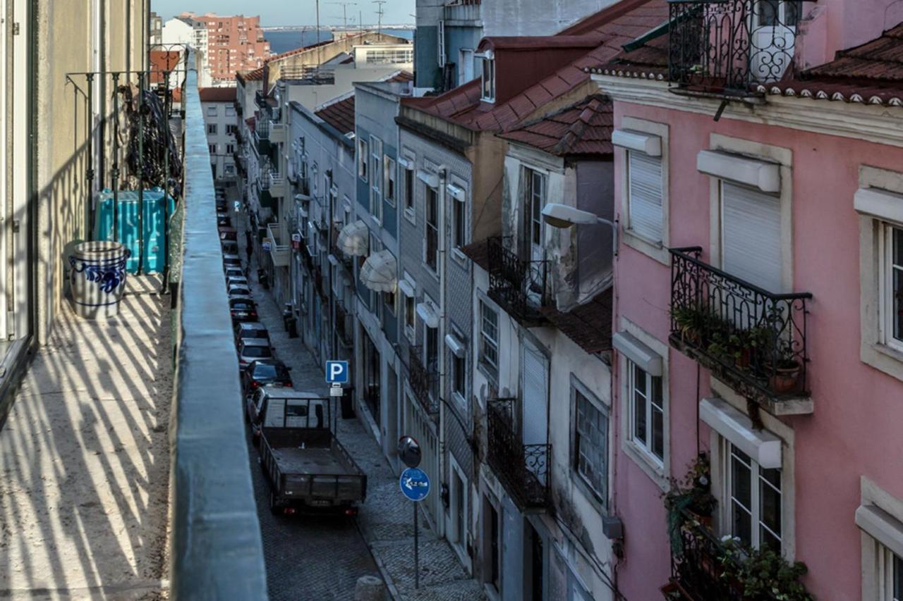 Lovelystay - Sunny Flat W/ Balcony Overseeing Graca And River Lisboa Exterior foto