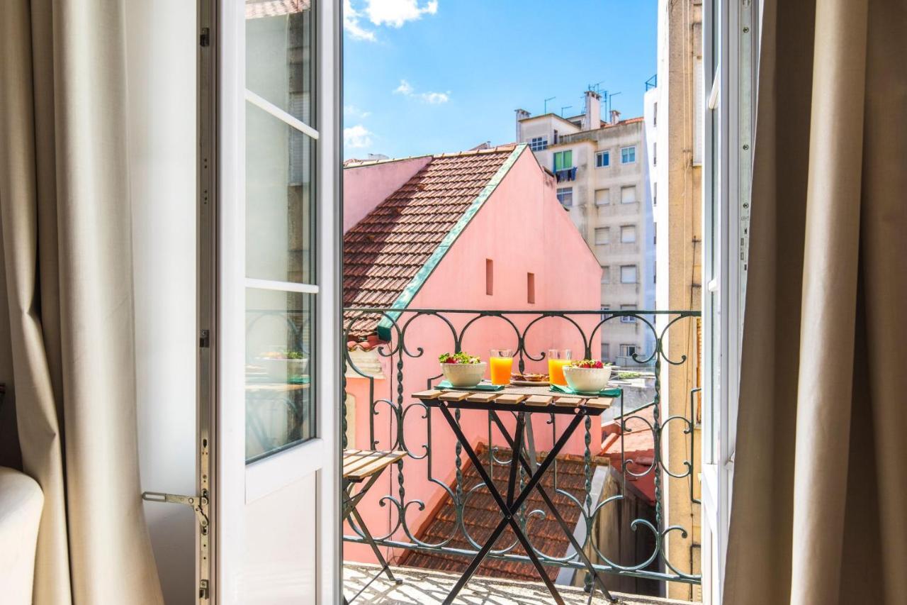 Lovelystay - Sunny Flat W/ Balcony Overseeing Graca And River Lisboa Exterior foto