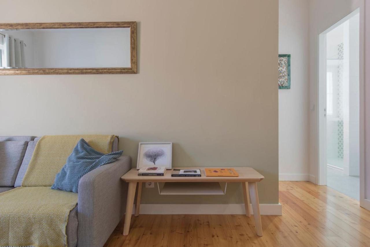 Lovelystay - Sunny Flat W/ Balcony Overseeing Graca And River Lisboa Exterior foto