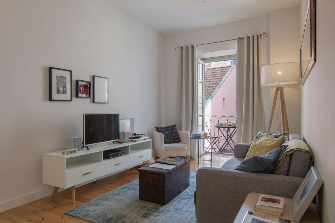 Lovelystay - Sunny Flat W/ Balcony Overseeing Graca And River Lisboa Exterior foto