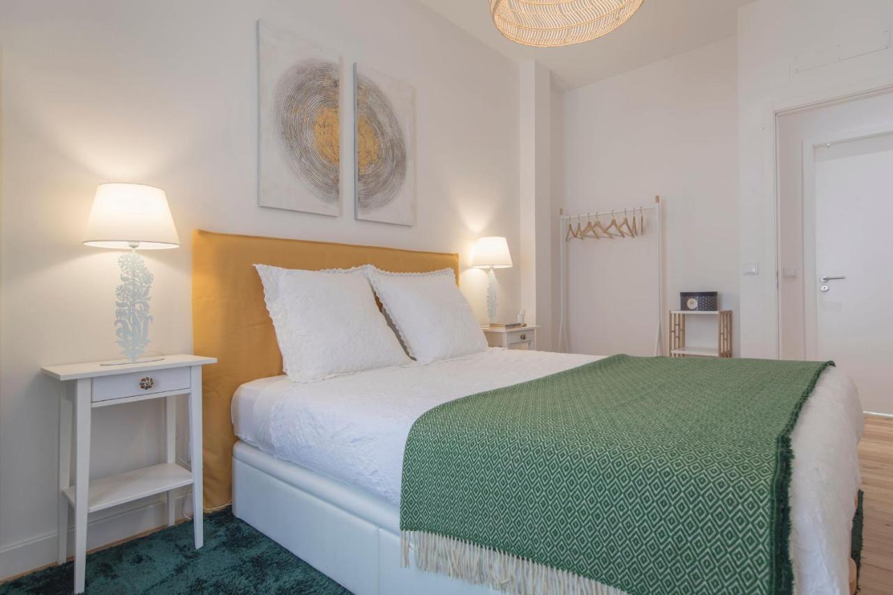 Lovelystay - Sunny Flat W/ Balcony Overseeing Graca And River Lisboa Exterior foto