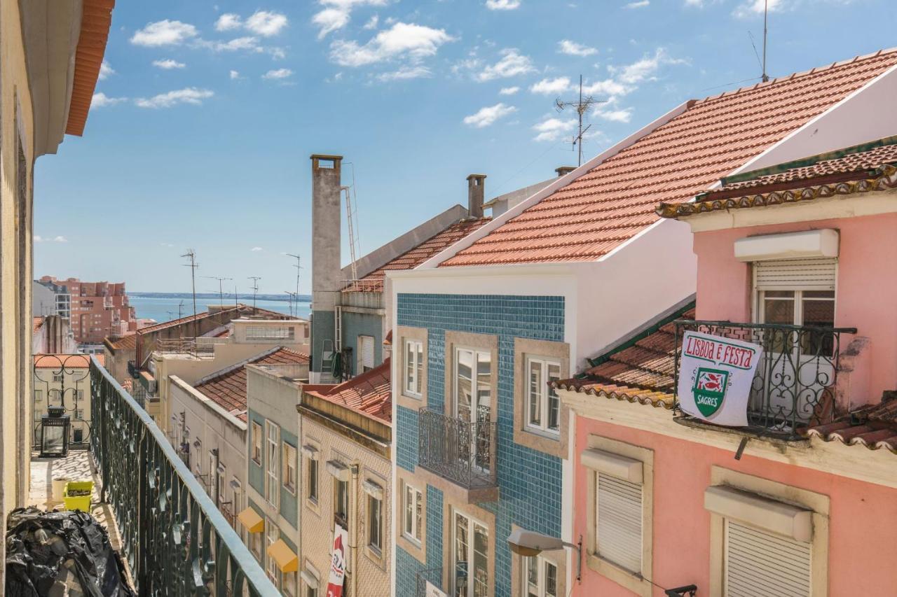 Lovelystay - Sunny Flat W/ Balcony Overseeing Graca And River Lisboa Exterior foto