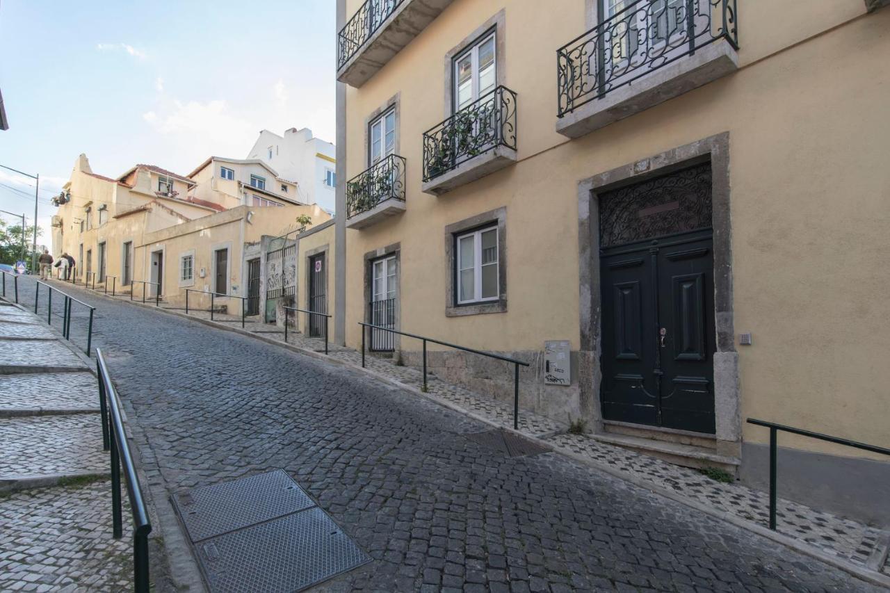 Lovelystay - Sunny Flat W/ Balcony Overseeing Graca And River Lisboa Exterior foto