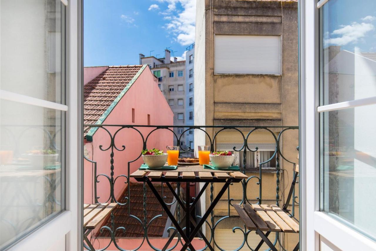 Lovelystay - Sunny Flat W/ Balcony Overseeing Graca And River Lisboa Exterior foto