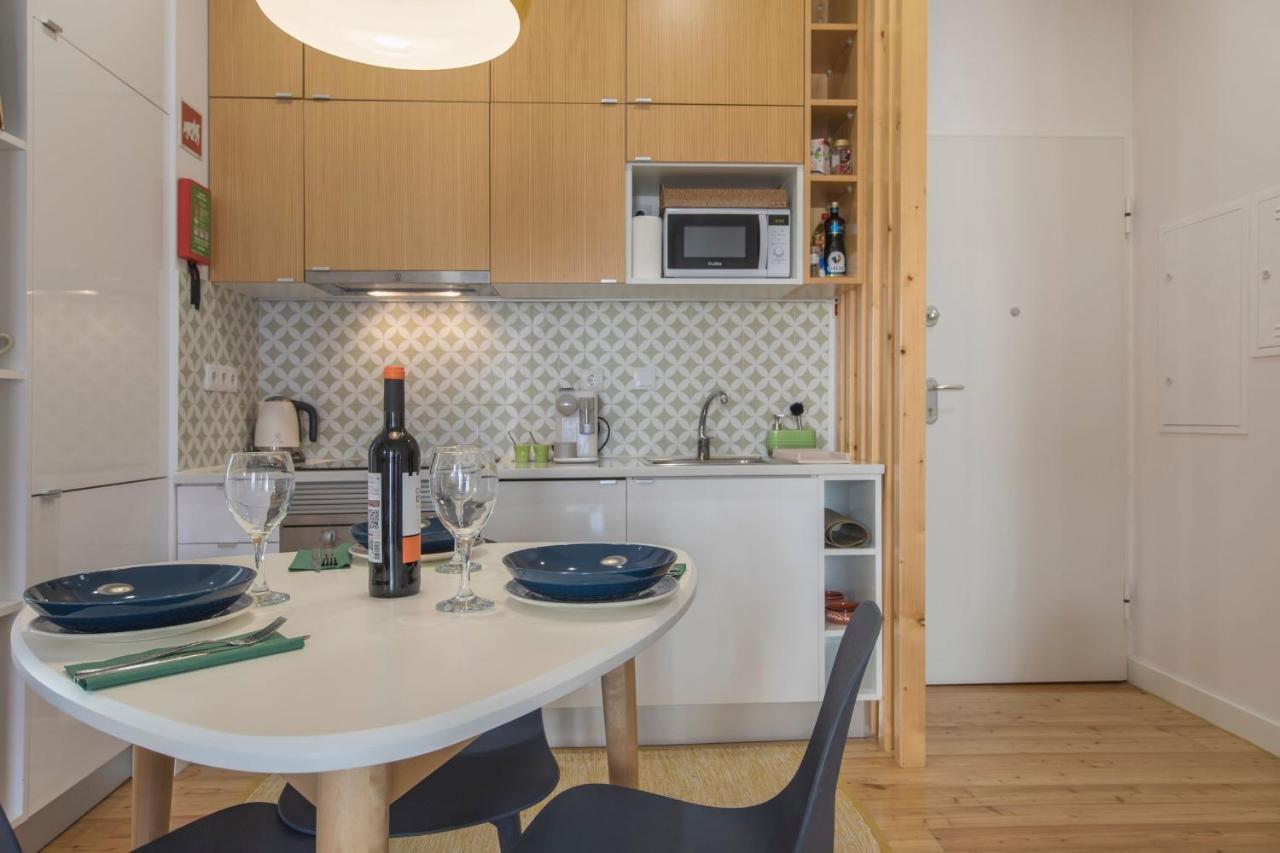 Lovelystay - Sunny Flat W/ Balcony Overseeing Graca And River Lisboa Exterior foto