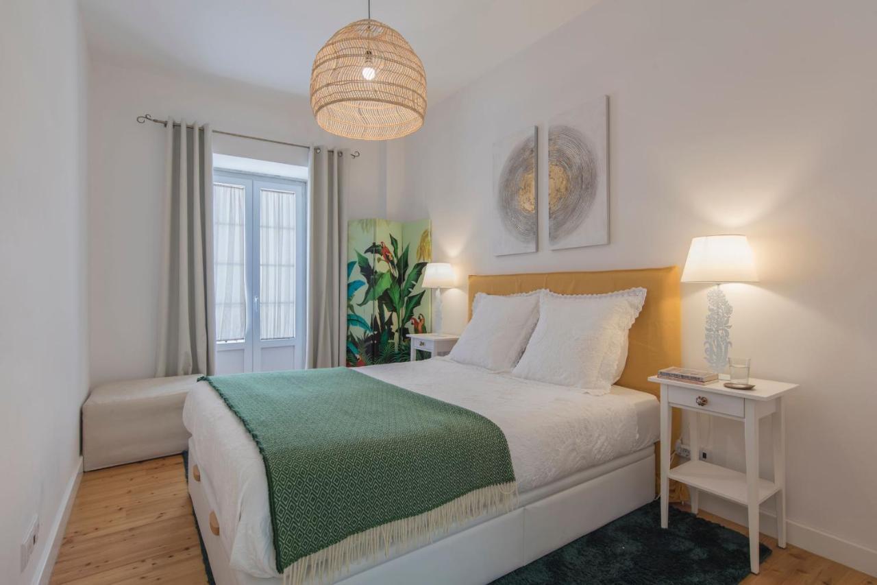 Lovelystay - Sunny Flat W/ Balcony Overseeing Graca And River Lisboa Exterior foto