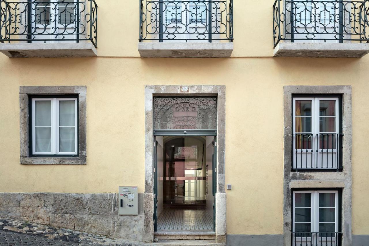 Lovelystay - Sunny Flat W/ Balcony Overseeing Graca And River Lisboa Exterior foto