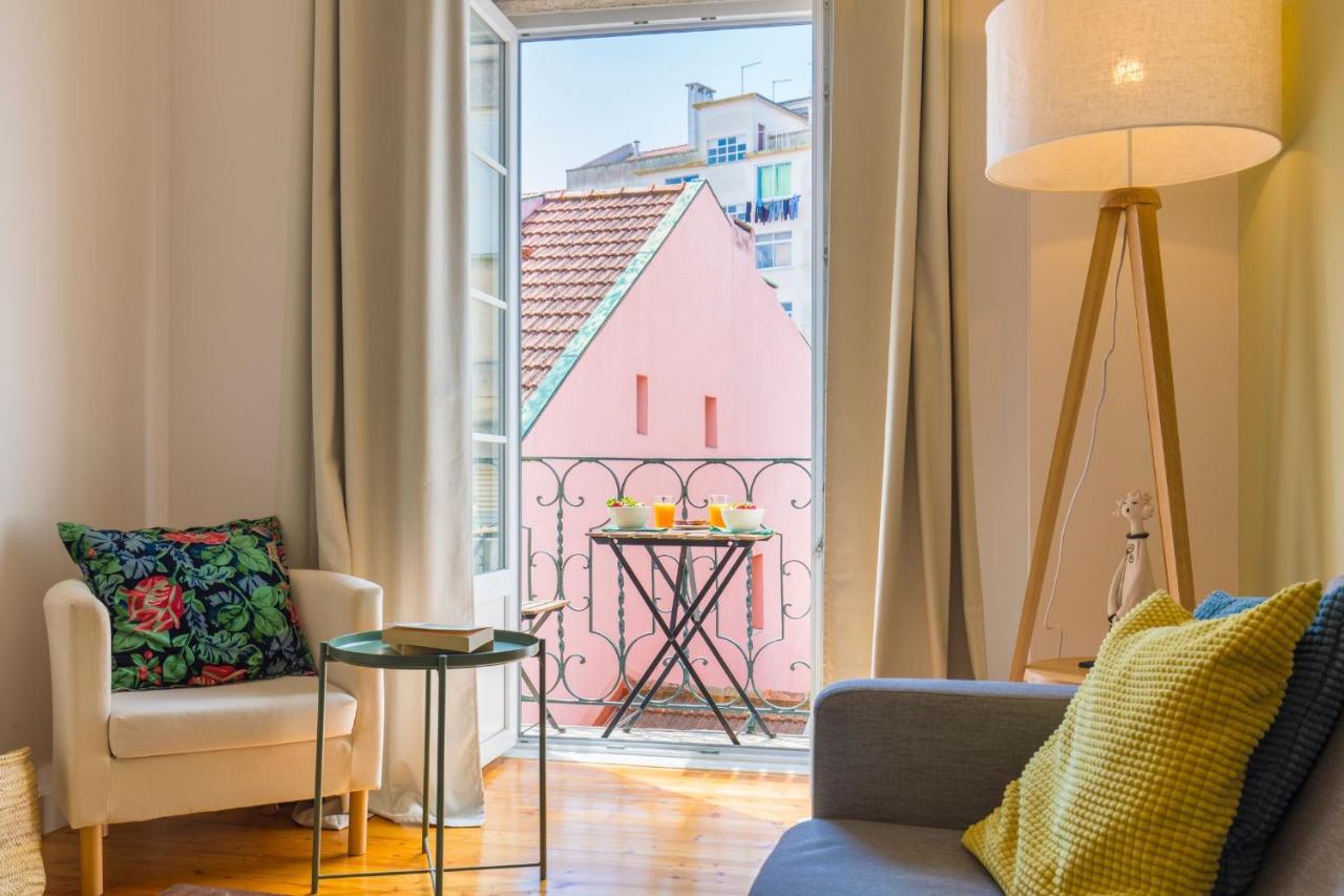 Lovelystay - Sunny Flat W/ Balcony Overseeing Graca And River Lisboa Exterior foto