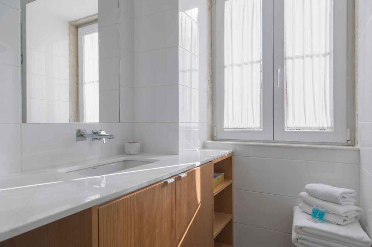 Lovelystay - Sunny Flat W/ Balcony Overseeing Graca And River Lisboa Exterior foto