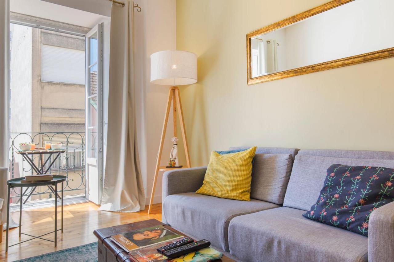 Lovelystay - Sunny Flat W/ Balcony Overseeing Graca And River Lisboa Exterior foto