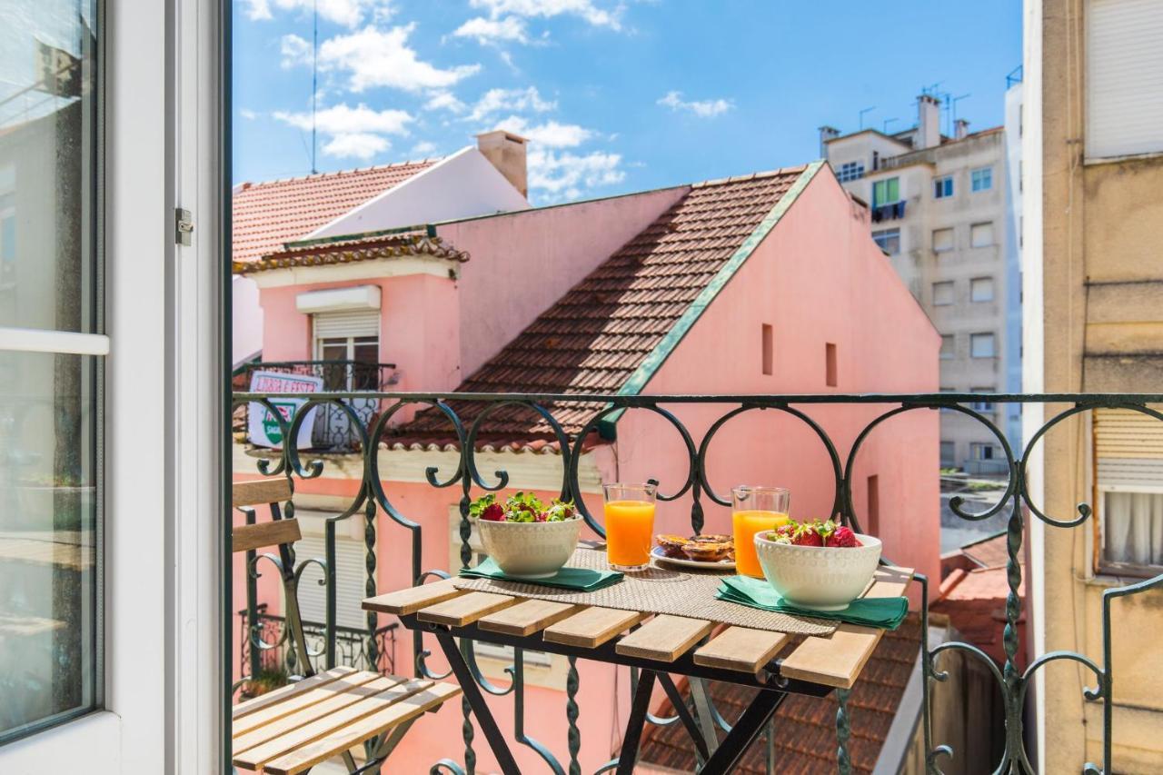 Lovelystay - Sunny Flat W/ Balcony Overseeing Graca And River Lisboa Exterior foto