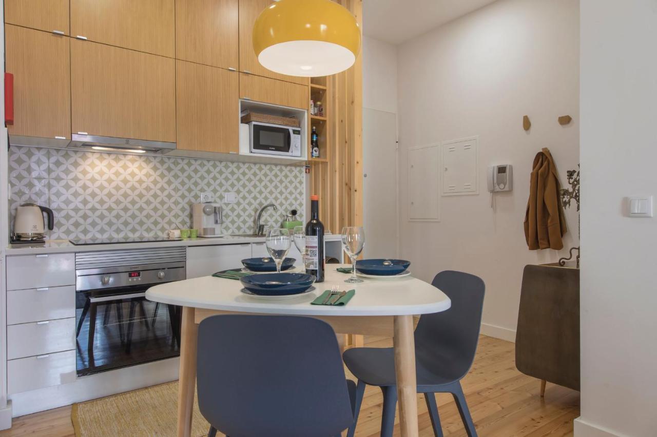 Lovelystay - Sunny Flat W/ Balcony Overseeing Graca And River Lisboa Exterior foto